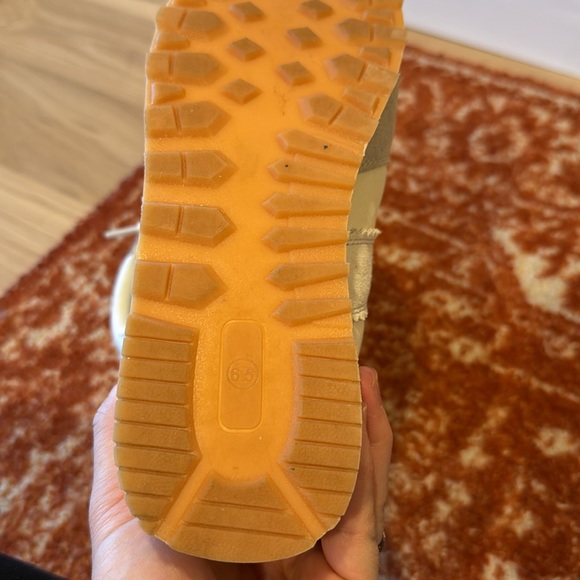 Like new!! Jcrew sneakers , size 6.5 - Picture 4 of 6